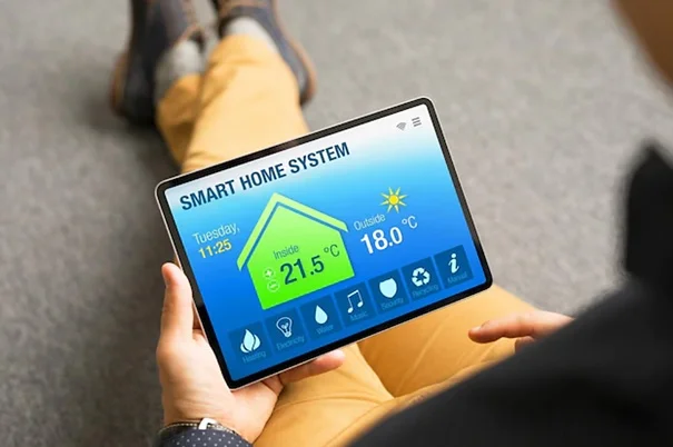 Aby rzeczywiście zacząć realnie oszczędzać na rachunkach za domowe media, trzeba najpierw odpowiednio zainwestować. Rozwiązaniem jest inteligentne ogrzewanie domu w ramach koncepcji Smart Home.