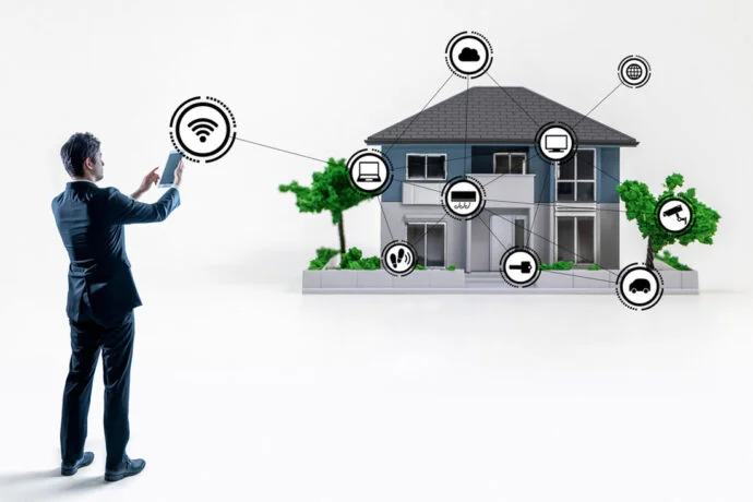 Architekci, deweloperzy czy instalatorzy automatyki domowej przy wyborze producenta urządzeń smart home biorą pod uwagę przede wszystkim zadowolenie swoich klientów. Za takim zadowoleniem kryje się jak najlepsza realizacja indywidualnych potrzeb i oczekiwań użytkowników systemu automatyki domowej. Jak zatem wybierać te produkty i z którymi producentami najlepiej współpracować?