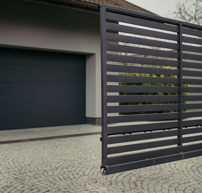 Integracja z bramami dowolnego producenta.